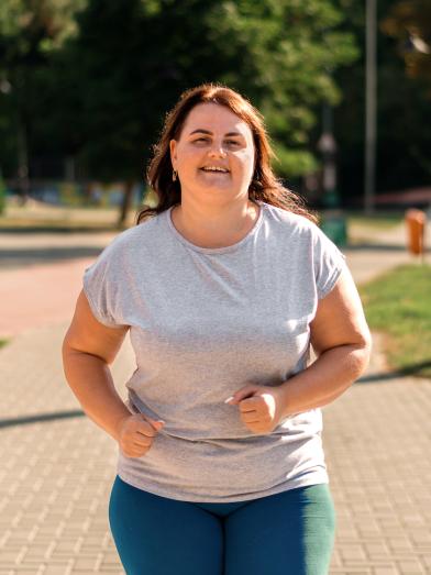 woman-with-overweight-running-in-a-park
